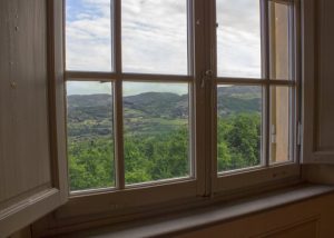 Seven Advantages of Choosing Vinyl Replacement Windows for Your Home